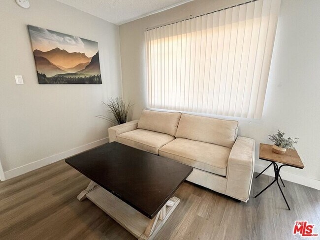 4416 San Pedro St, Unit 1234 in Los Angeles, CA - Building Photo - Building Photo