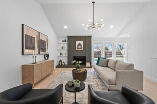 1017 Cripple Creek Dr in Austin, TX - Building Photo