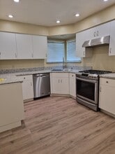 376 E Sycamore Ave in Reedley, CA - Building Photo - Building Photo