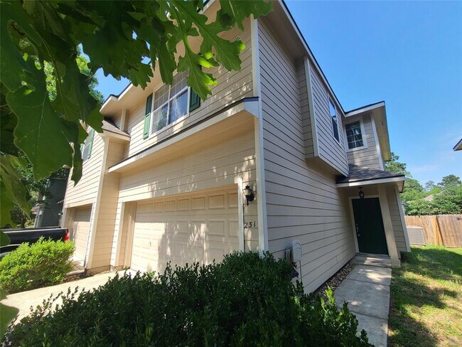 231 W Stedhill Loop in The Woodlands, TX - Building Photo - Building Photo