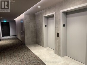 2433 Dufferin St in Toronto, ON - Building Photo - Building Photo