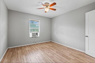 701 W Hull St in Denison, TX - Building Photo - Building Photo
