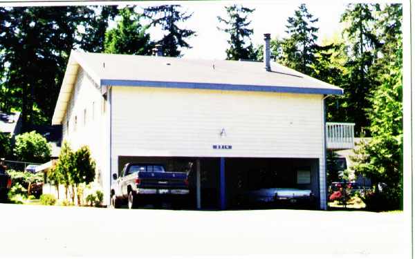 2214 NE 197th Pl in Seattle, WA - Building Photo