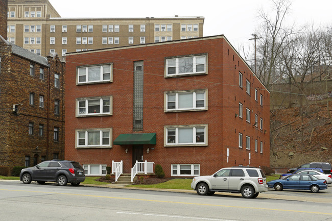 Parkway Manor in Pittsburgh, PA - Foto de edificio - Building Photo