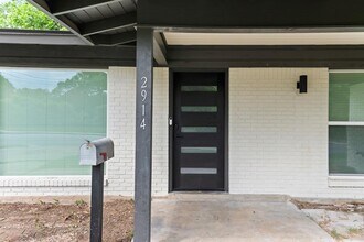 2914 Loyola Ln in Austin, TX - Building Photo - Building Photo