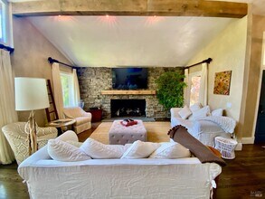 3594 Silverado Trail N in St Helena, CA - Building Photo - Building Photo