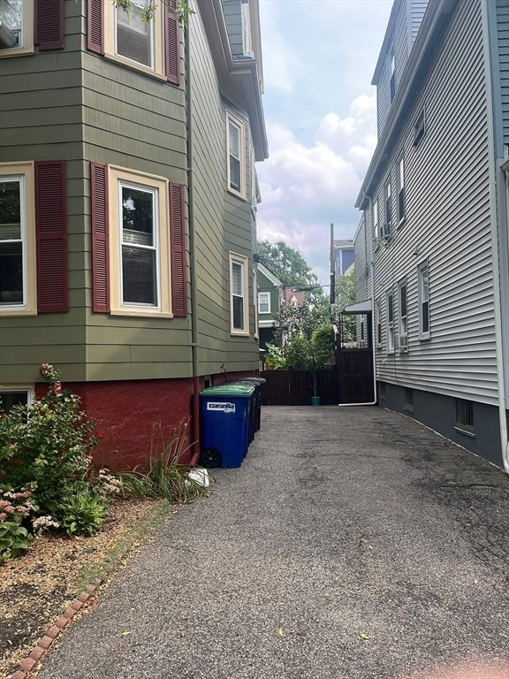 163 Willow Ave in Somerville, MA - Building Photo - Building Photo