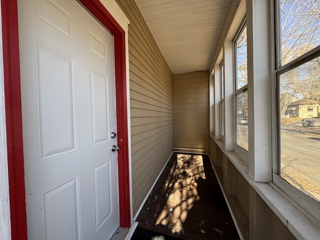 933 Front Ave in St. Paul, MN - Foto de edificio - Building Photo