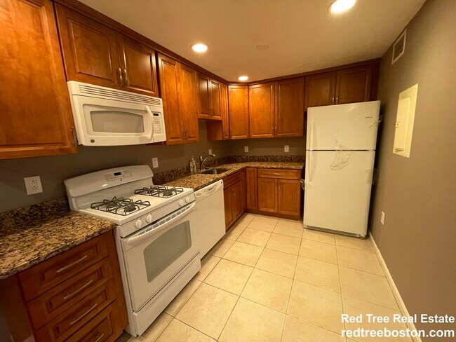 1212 Vfw Pky, Unit 1 in Boston, MA - Building Photo - Building Photo