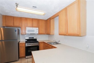 303 Brookside Way in Canton, GA - Building Photo - Building Photo
