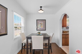 3316 Barham Blvd in Los Angeles, CA - Building Photo - Building Photo