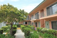 Camelot Apartments in Chula Vista, CA - Foto de edificio - Building Photo