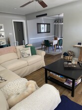 6318 Ben Ave, Unit Single Family Residence in North Hollywood, CA - Building Photo - Building Photo