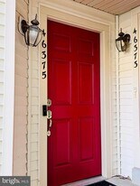 46375 Pryor Square in Cascades, VA - Building Photo