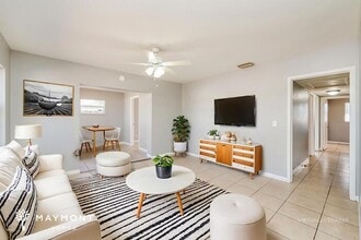 5608 32nd Ave N in St. Petersburg, FL - Foto de edificio - Building Photo