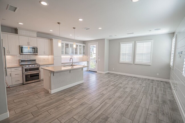 28602 Jardineras Dr in Santa Clarita, CA - Building Photo - Building Photo