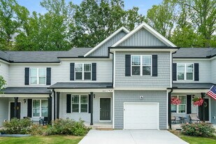 105 Oakdale Ave in Clayton, NC - Building Photo