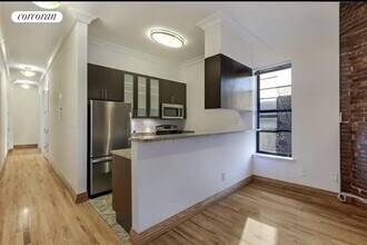 70 W 11th St in New York, NY - Building Photo - Building Photo