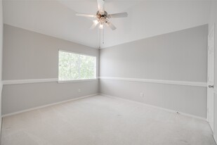 12414 N Shadow Cove Dr in Houston, TX - Building Photo