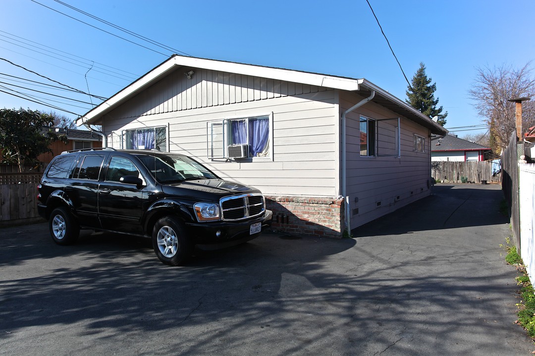 511 Buckeye St in Redwood City, CA - Building Photo