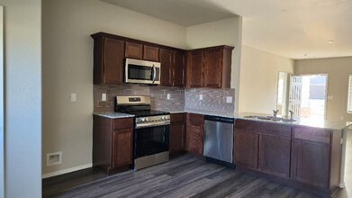 2606 S Silver St in Siloam Springs, AR - Foto de edificio - Building Photo