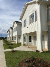 Las Colinas Townhomes in Foley, AL - Foto de edificio - Building Photo