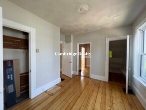 17 Hudson St, Unit 1 in Somerville, MA - Building Photo - Building Photo