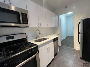 71 W 12th St in New York, NY - Building Photo - Building Photo