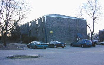 Crest Manor Apartments in New Castle, DE - Building Photo - Building Photo