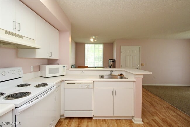1190 Wildwood Lakes Blvd in Naples, FL - Building Photo - Building Photo