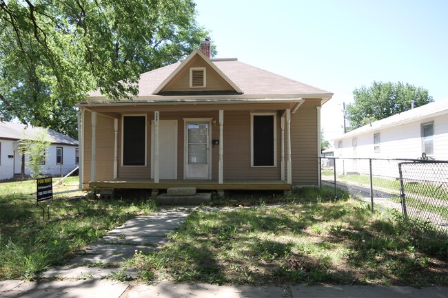 427 W 10th St in Junction City, KS - Foto de edificio - Building Photo