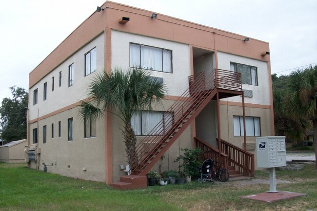 Forest Avenue Apartments in Apopka, FL - Foto de edificio - Building Photo