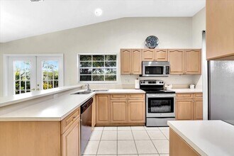 20231 NW 10th St in Pembroke Pines, FL - Foto de edificio - Building Photo