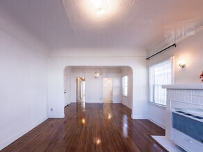 649 N Irving Blvd in Los Angeles, CA - Building Photo - Building Photo