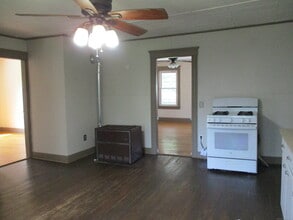 116 Woodstock Ave in Putnam, CT - Building Photo - Building Photo