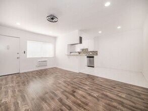 1825 S. Beloit Ave in Los Angeles, CA - Building Photo - Interior Photo