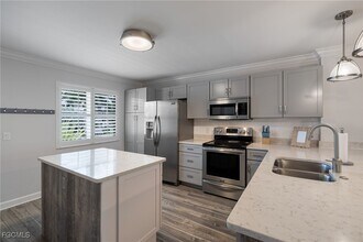 3021 Sandpiper Bay Cir in Naples, FL - Building Photo - Building Photo