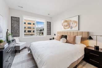 MI Place at First Radio in Roselle Park, NJ - Foto de edificio - Building Photo