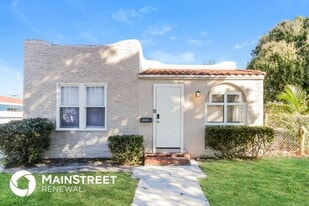 523 Plymouth Rd in West Palm Beach, FL - Building Photo