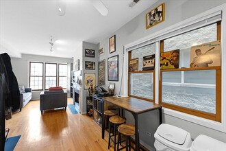 1432 W Cortez St, Unit 2 in Chicago, IL - Foto de edificio - Building Photo