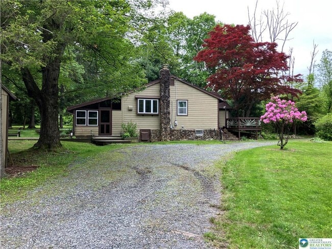 7450 St Peters Rd in Macungie, PA - Foto de edificio - Building Photo