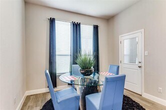 803 Virginia Dr in Mansfield, TX - Foto de edificio - Building Photo