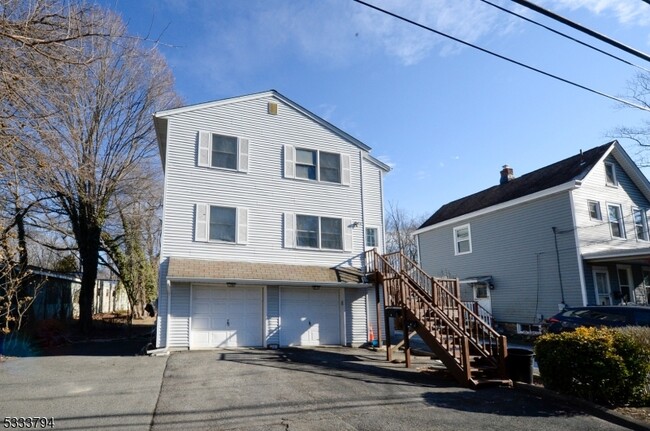 42 Star Lake Rd in Bloomingdale, NJ - Building Photo - Building Photo