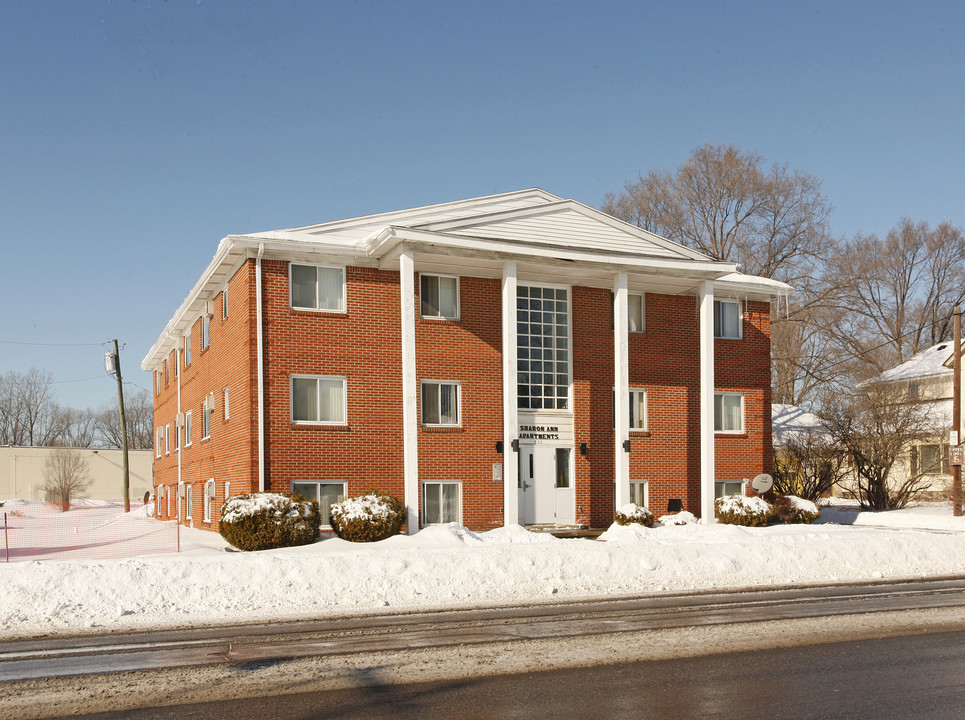 Sharon Ann Apartments in Chelsea, MI - Foto de edificio