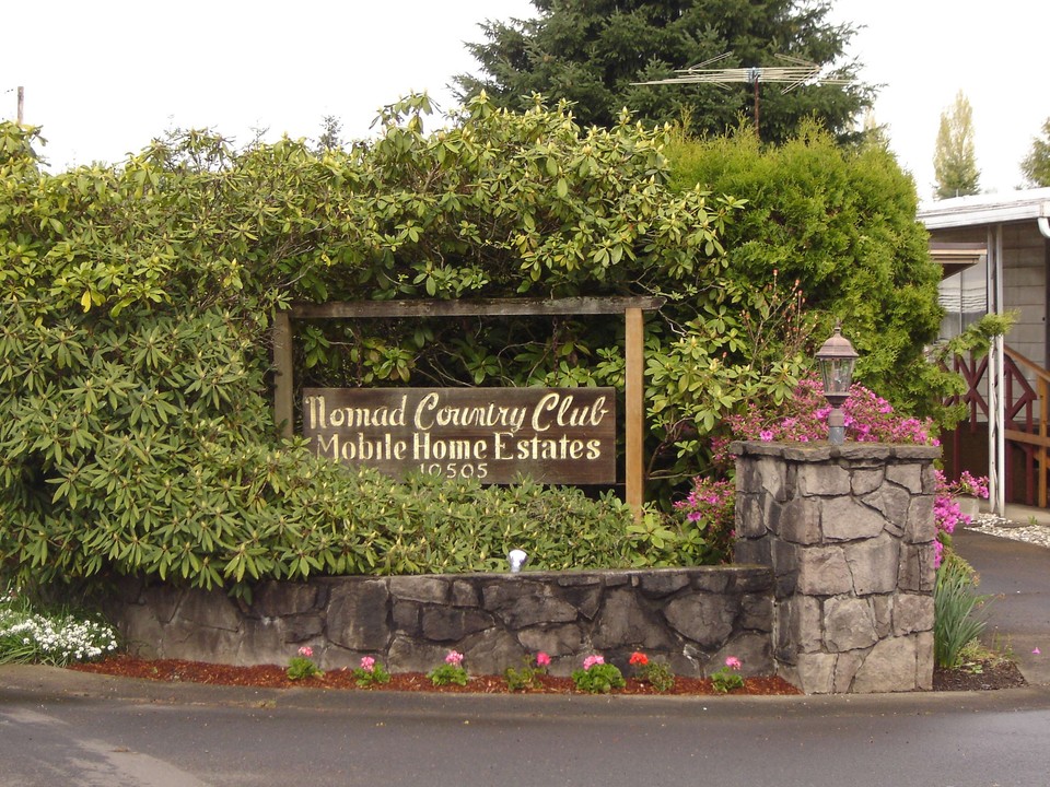 Nomad Country Club Mobile Home Park in Vancouver, WA - Building Photo