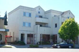 6522 Telegraph Ave in Oakland, CA - Foto de edificio - Building Photo