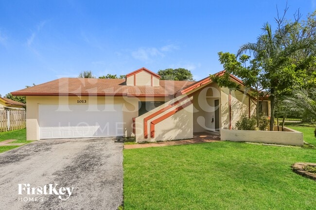 1013 SW 49th Ave in Margate, FL - Building Photo - Building Photo