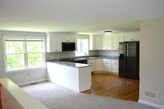 1349 Farmington Ave in Farmington, CT - Building Photo - Building Photo