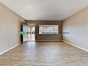 8048 W Clayton Dr in Phoenix, AZ - Building Photo - Building Photo