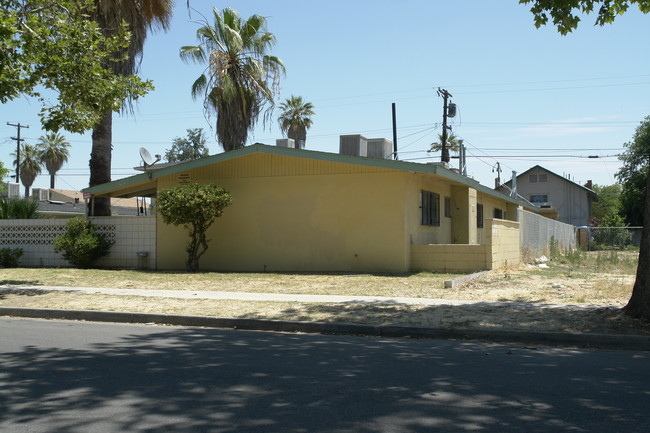 222 N Effie St in Fresno, CA - Foto de edificio - Building Photo